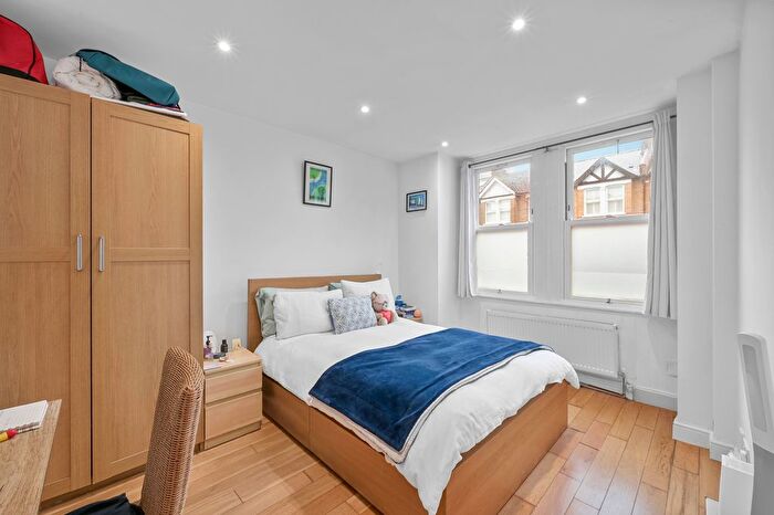 1 Bedroom Flat To Rent In Aston Road, SW20