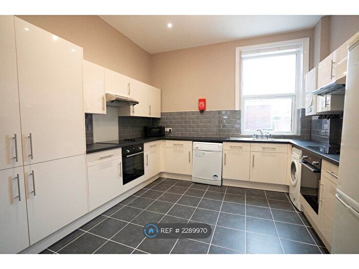 6 Bedroom Semi-Detached House To Rent In Hill Lane, Southampton, SO15