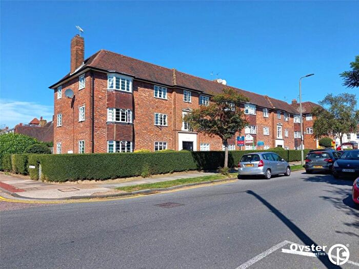 3 Bedroom Apartment To Rent In Ossulton Way, London, N2