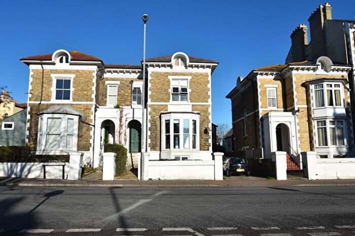 4 Bedroom Flat To Rent In Clarendon Road, Southsea, Hampshire, PO5