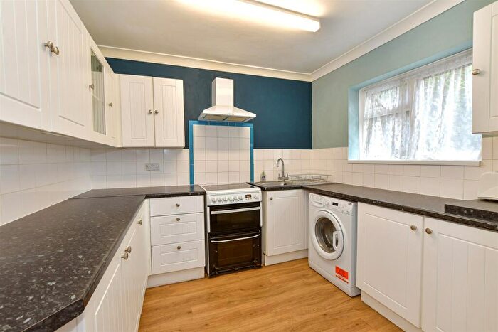 2 Bedroom Flat For Sale In Chingford Lane, Woodford Green, Essex, IG8