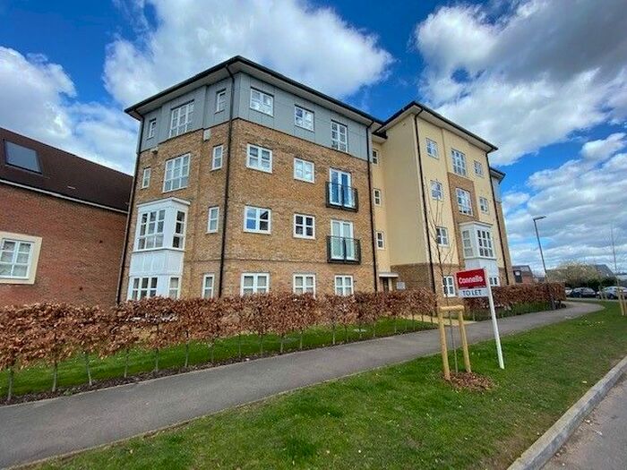 2 Bedroom Flat To Rent In Stadium Approach, Aylesbury, HP21