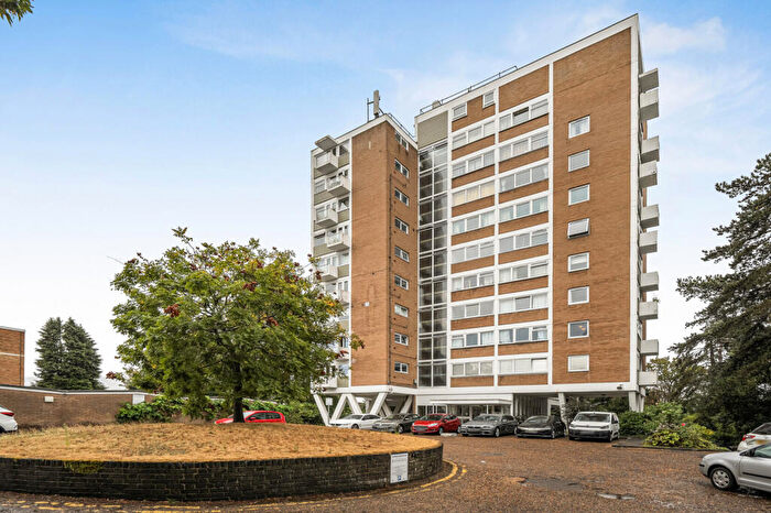 2 Bedroom Apartment For Sale In Guildford Road, Woking, Surrey, GU22