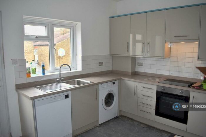 2 Bedroom Flat To Rent In Chancellor Road, Southend-On-Sea, SS1