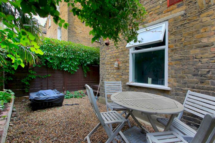 1 Bedroom Flat To Rent In Corrance Road, Brixton, London, SW2