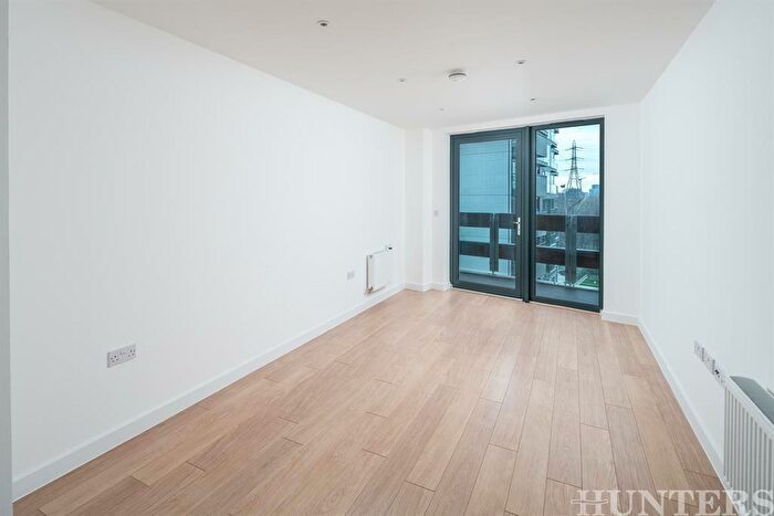 2 Bedroom Apartment To Rent In Waterside Way, London, London, N17