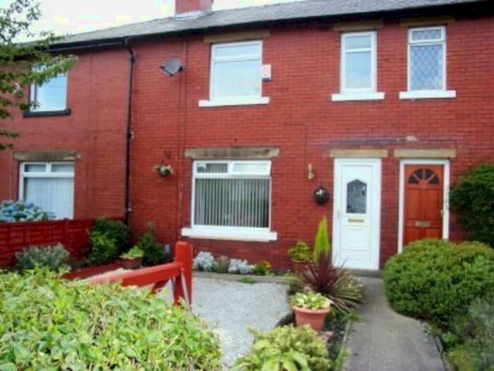 3 Bedroom Town House To Rent In Delph Crescent, Clayton, BD14