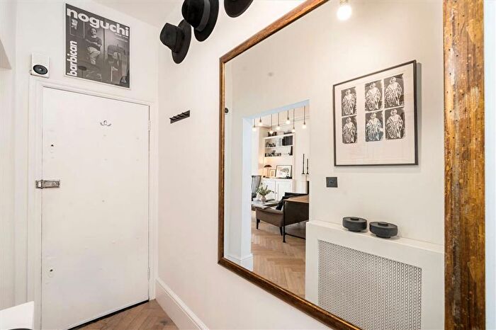 1 Bedroom Flat For Sale In Brackenbury Road, Brackenbury Village, W6