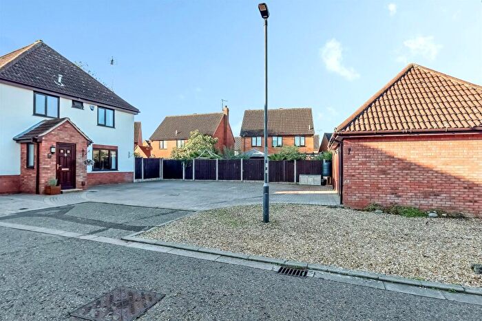 4 Bedroom Detached House For Sale In Canonsfield, Peterborough, PE4