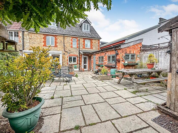 4 Bedroom Terraced House For Sale In High Street, Shrivenham, SN6