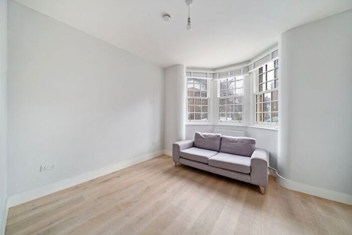 1 Bedroom Flat To Rent In Merrow Street, Walworth Village, London, SE17