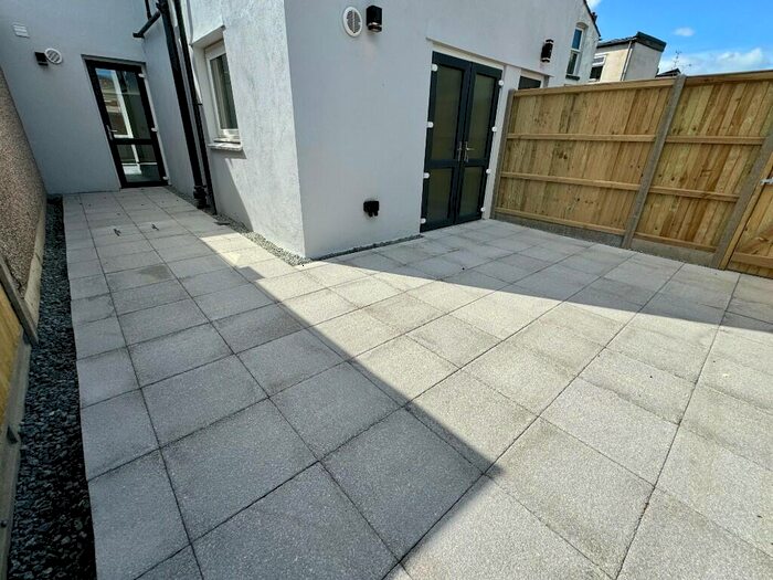 1 Bedroom Flat To Rent In High Street, Gillingham, Kent, ME8