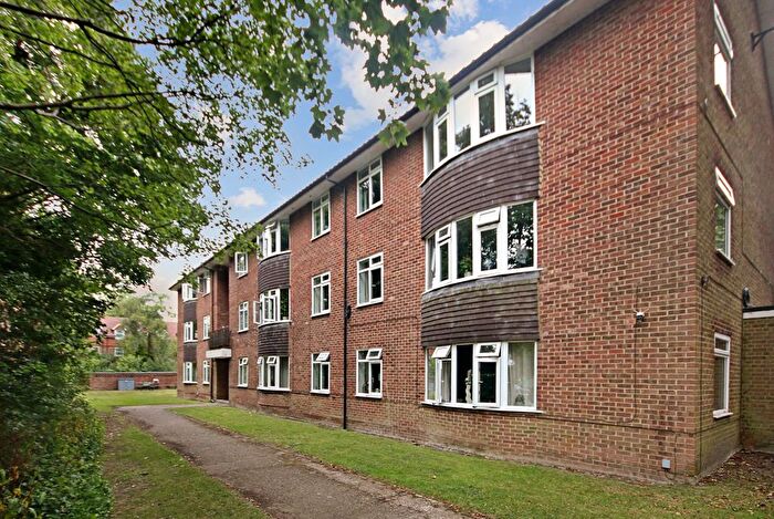 2 Bedroom Flat For Sale In London Road, East Grinstead, RH19
