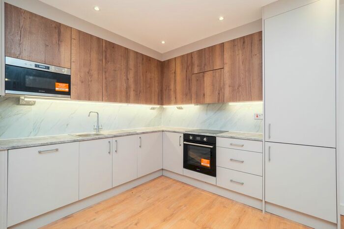 2 Bedroom Flat To Rent In Purley Rise, Purley, CR8