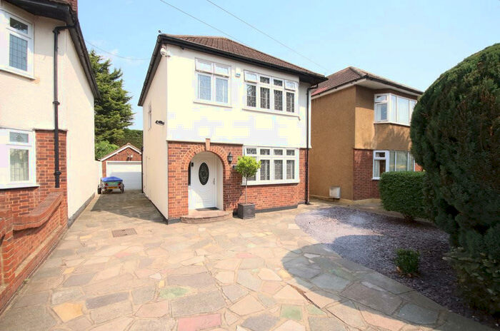 4 Bedroom Detached House To Rent In Orchard Avenue, Rainham, Essex, RM13