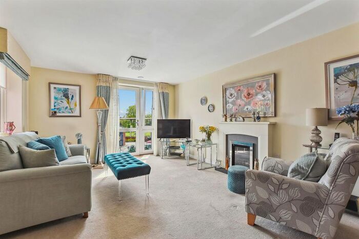 2 Bedroom Flat For Sale In Moorfield Road, Denham, Uxbridge, UB9