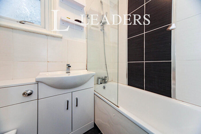 2 Bedroom Apartment To Rent In Bedroom Apartment - First Floor - Central Luton - Crescent Rise, LU2