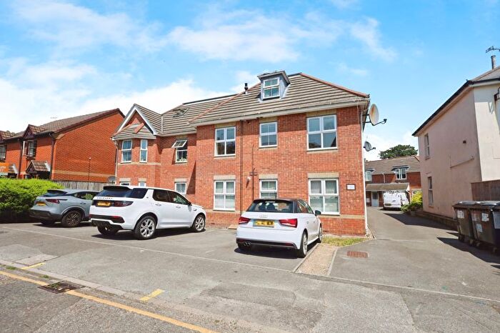 1 Bedroom Flat To Rent In Malmesbury Park Place, Bournemouth, BH8