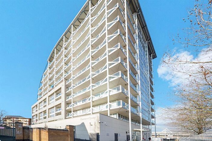 2 Bedroom Apartment For Sale In Rayleigh Road, London, ., E16