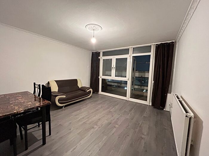 2 Bedroom Flat To Rent In Farthing Fields, London, E1W