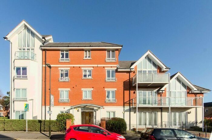 2 Bedroom Flat To Rent In Worple Road, Raynes Park, London, SW20