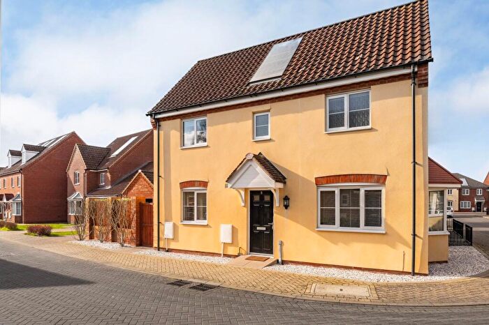 3 Bedroom Semi-Detached House For Sale In Blazey Drive, Wymondham, NR18