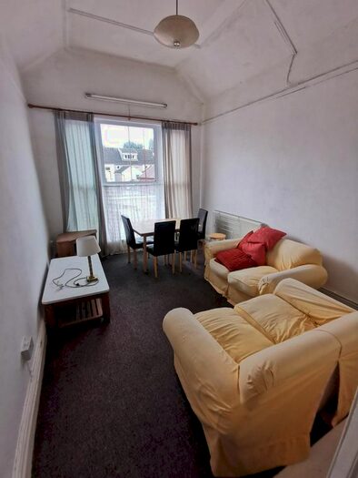 2 Bedroom Flat To Rent In King Edwards Road, Brynmill, Swansea, SA1