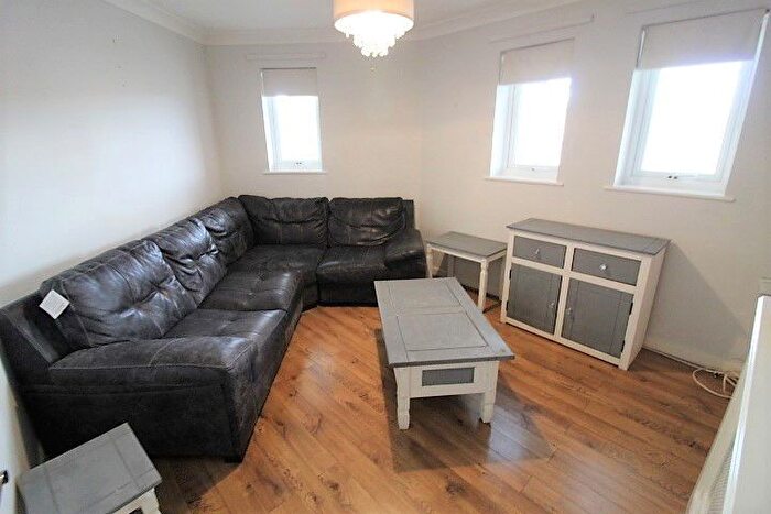 2 Bedroom Flat To Rent In Mckay Avenue, Torquay, TQ1