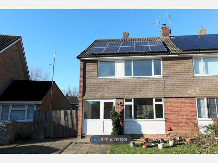 3 Bedroom Semi-Detached House To Rent In Purcell Avenue, Tonbridge, TN10