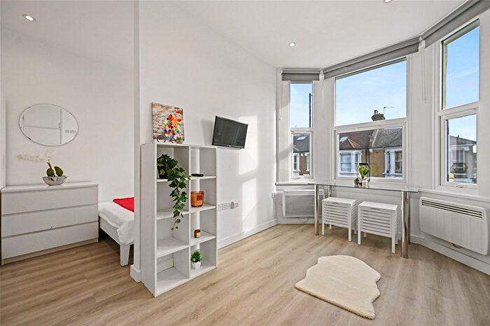 Studio To Rent In Bloemfontein Road, London, W12