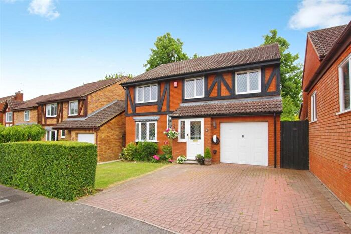 4 Bedroom Detached House For Sale In Three Sisters Road, Wanborough, Swindon, SN4