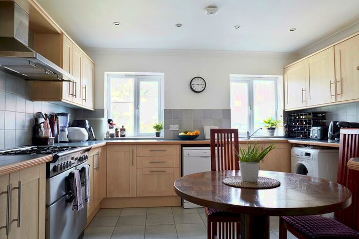 4 Bedroom Semi-Detached House To Rent In Highlands Road, BN41