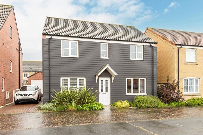 4 Bedroom Detached House For Sale In Lime Avenue, Oulton, NR32