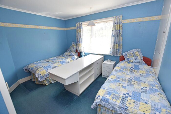3 Bedroom Semi-Detached House For Sale In College Road, Margate, CT9 - Photo 10