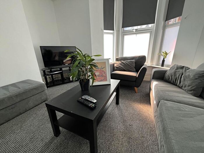 7 Bedroom Terraced House To Rent In All Ensuites // Extra Large Bed // Monks Rd // Sept, LN2