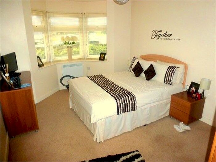 1 Bedroom Flat To Rent In - London Road, Langley, SL3