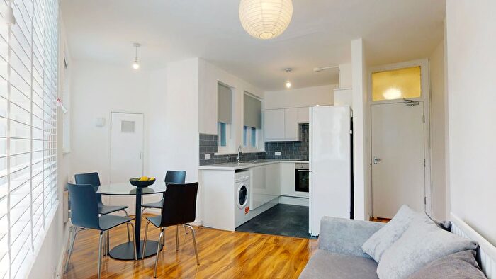 3 Bedroom Flat To Rent In Askew Mansions, Askew Road, Shepherd's Bush, W12