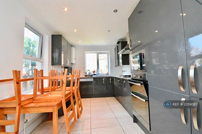 5 Bedroom Terraced House To Rent In Wantage Road, Reading, RG30