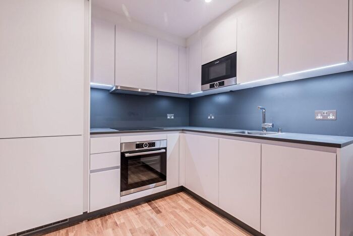 2 Bedroom Flat To Rent In Creighton Avenue, London, N2