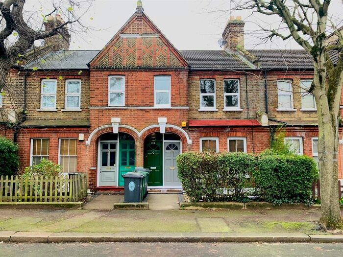 3 Bedroom Flat To Rent In Warner Road, Walthamstow, E17