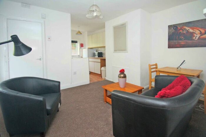 1 Bedroom Flat To Rent In Headingley Lane, Headingley, Leeds, LS6