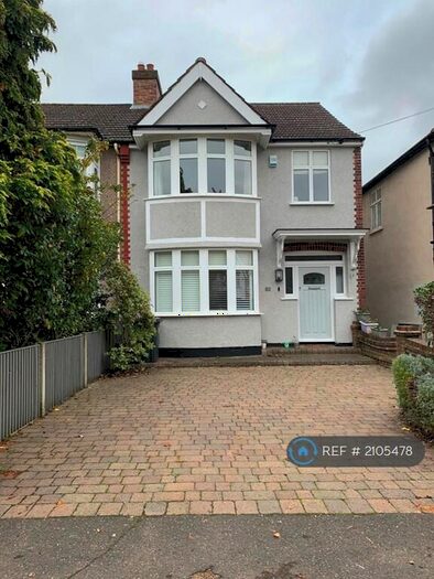 4 Bedroom Semi-Detached House To Rent In Merlin Grove, Beckenham, BR3