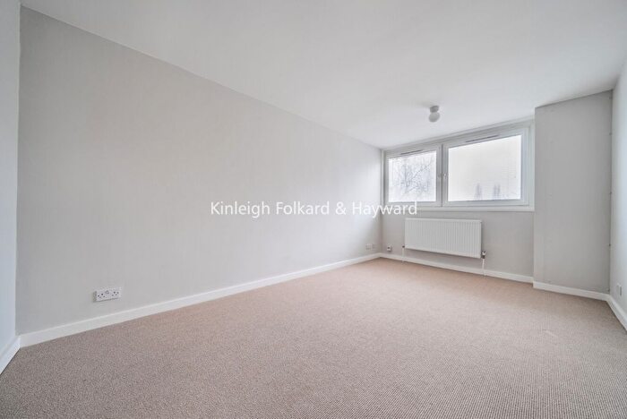 2 Bedroom Flat To Rent In Masons Hill, Bromley, Kent, BR2