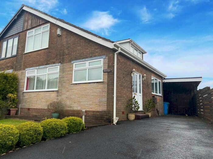 3 Bedroom Semi-Detached House To Rent In Denbigh Drive, Shaw, OL2