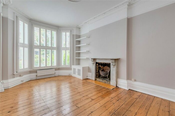 2 Bedroom Flat To Rent In Victoria Rise, London, SW4