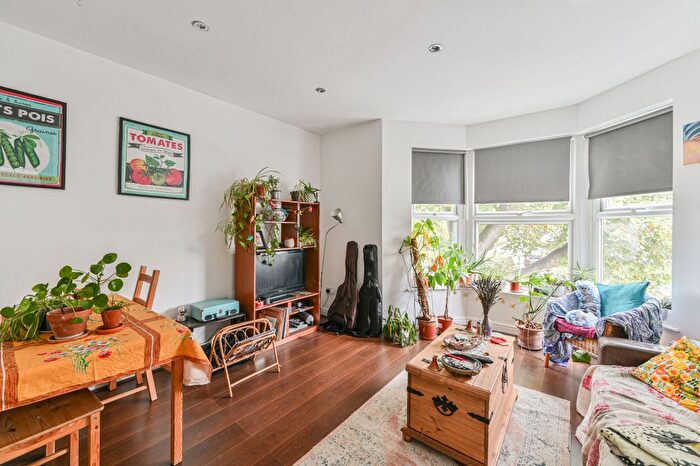 3 Bedroom Flat To Rent In Avignon Road, London, SE4