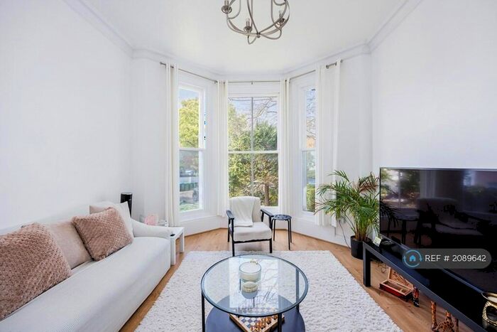 2 Bedroom Flat To Rent In Hervey Road, London, SE3