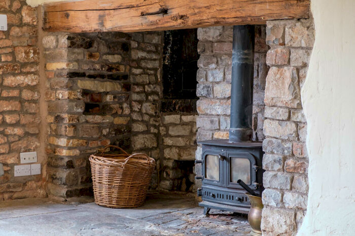 5 Bedroom End Of Terrace House For Sale In The Street, Regil, BS40