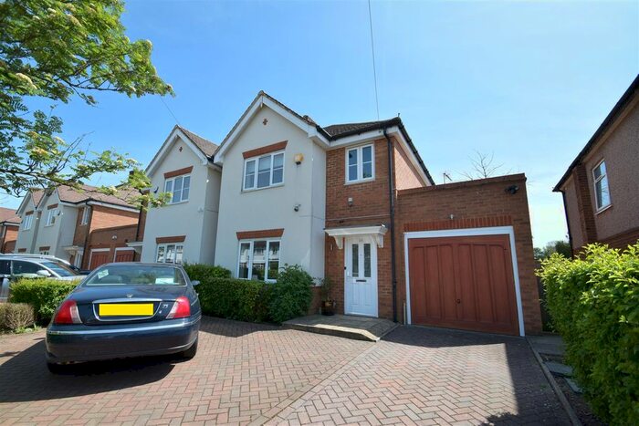 4 Bedroom Semi-Detached House To Rent In Courtlands Drive, Watford, WD17
