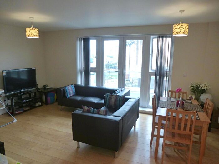 2 Bedroom Apartment To Rent In Longmore Avenue, East Barnet, EN4